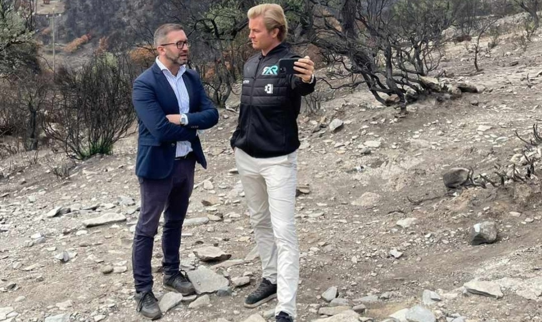 Nico Rosberg a Santu Lussurgiu. Il pilota dona 40 mila euro per i danni da incendi ORNEWS.it